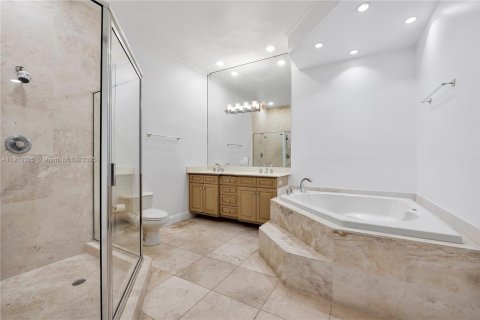 Купить кондоминиум в Лайтхаус-Пойнт, Флорида 2 спальни, 167.22м2, № 1966120 - фото 18