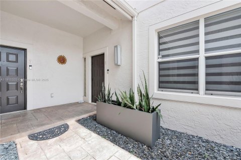 Купить кондоминиум в Лайтхаус-Пойнт, Флорида 2 спальни, 167.22м2, № 1966120 - фото 6