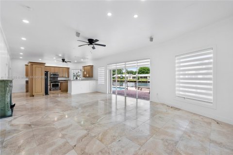 Купить кондоминиум в Лайтхаус-Пойнт, Флорида 2 спальни, 167.22м2, № 1966120 - фото 30