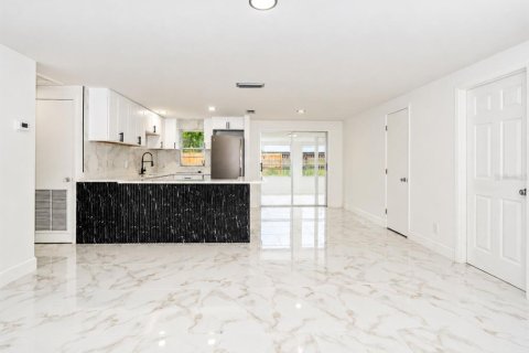 Villa ou maison à vendre à Tampa, Floride: 3 chambres, 123.93 m2 № 2408929 - photo 5