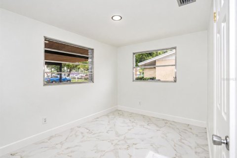 Villa ou maison à vendre à Tampa, Floride: 3 chambres, 123.93 m2 № 2408929 - photo 13