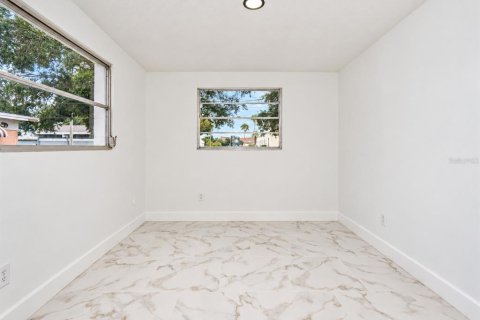 Villa ou maison à vendre à Tampa, Floride: 3 chambres, 123.93 m2 № 2408929 - photo 18