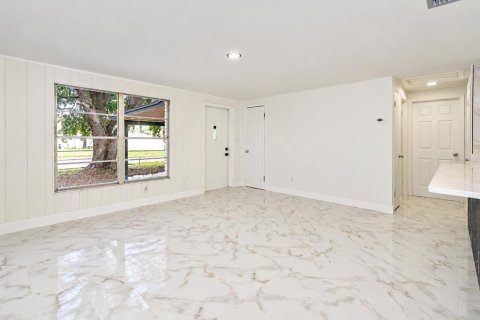 Villa ou maison à vendre à Tampa, Floride: 3 chambres, 123.93 m2 № 2408929 - photo 10