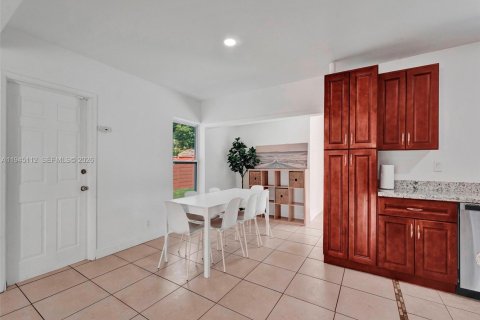 Casa en venta en Fort Lauderdale, Florida, 3 dormitorios, 130.43 m2 № 2001454 - foto 8