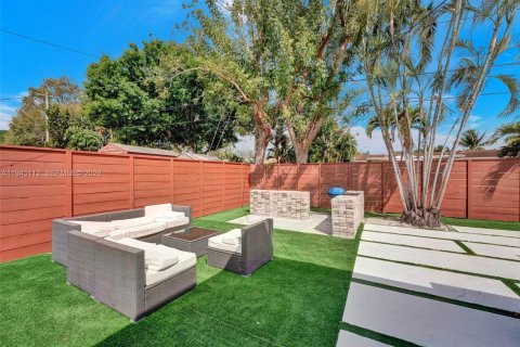 Casa en venta en Fort Lauderdale, Florida, 3 dormitorios, 130.43 m2 № 2001454 - foto 2