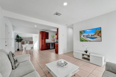 Casa en venta en Fort Lauderdale, Florida, 3 dormitorios, 130.43 m2 № 2001454 - foto 4