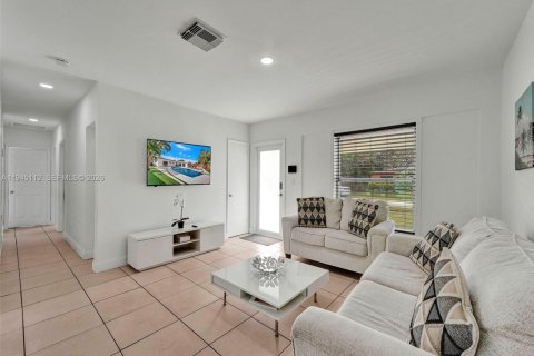 Casa en venta en Fort Lauderdale, Florida, 3 dormitorios, 130.43 m2 № 2001454 - foto 3