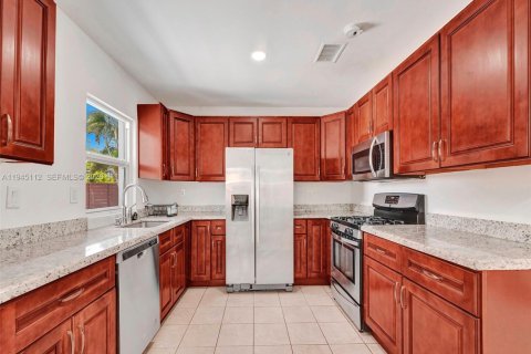 Casa en venta en Fort Lauderdale, Florida, 3 dormitorios, 130.43 m2 № 2001454 - foto 11