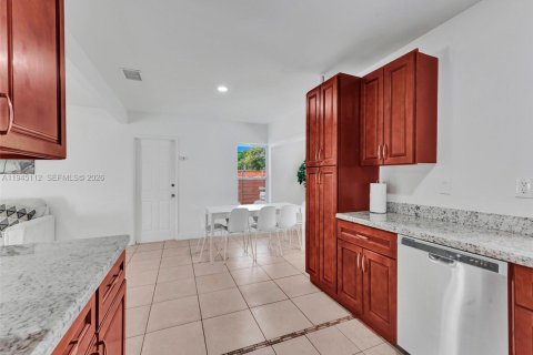 Casa en venta en Fort Lauderdale, Florida, 3 dormitorios, 130.43 m2 № 2001454 - foto 10