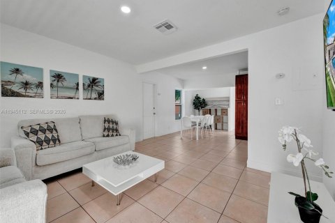 Casa en venta en Fort Lauderdale, Florida, 3 dormitorios, 130.43 m2 № 2001454 - foto 7
