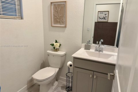 Adosado en venta en Homestead, Florida, 3 dormitorios, 159.05 m2 № 1980315 - foto 9