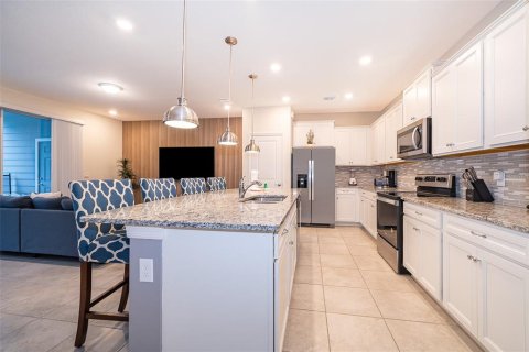 Townhouse in Davenport, Florida 5 bedrooms, 212.1 sq.m. № 1539307 - photo 7