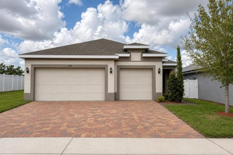House in Davenport, Florida 4 bedrooms, 177.44 sq.m. № 2333798