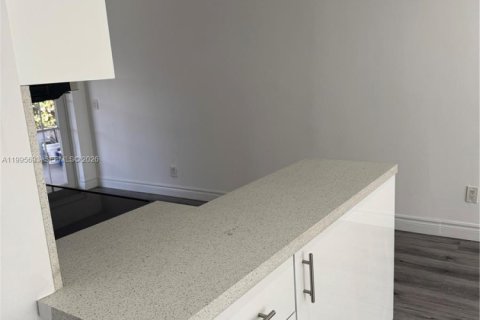 House in Dania Beach, Florida 2 bedrooms, 92.62 sq.m. № 2058813 - photo 8