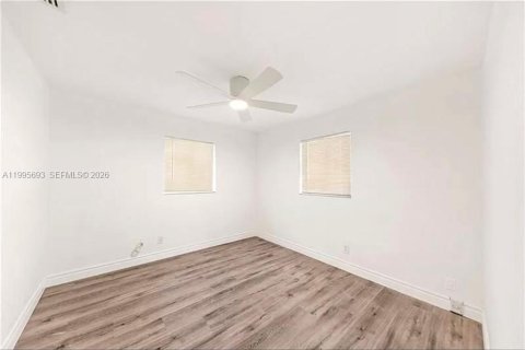House in Dania Beach, Florida 2 bedrooms, 92.62 sq.m. № 2058813 - photo 13