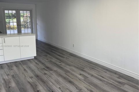 House in Dania Beach, Florida 2 bedrooms, 92.62 sq.m. № 2058813 - photo 4