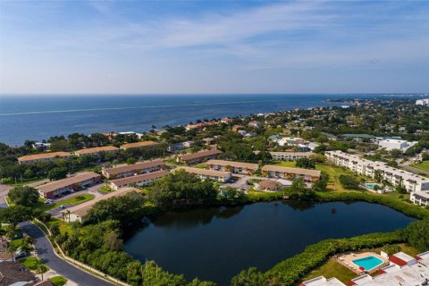 Condominio en Saint Petersburg, Florida, 2 dormitorios  № 2213564