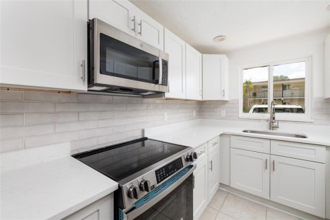 Copropriété à vendre à Saint Petersburg, Floride: 2 chambres, 87.79 m2 № 2213564 - photo 17