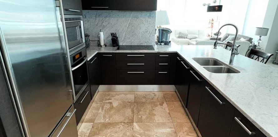 Apartment in 900 BISCAYNE BAY in Miami, Florida 3 bedrooms, 157 sq.m. № 39763