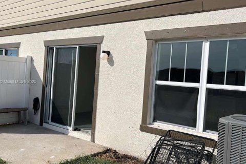 Townhouse in Fort Myers, Florida 3 bedrooms № 2035857 - photo 9