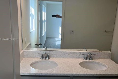 Townhouse in Fort Myers, Florida 3 bedrooms № 2035857 - photo 18