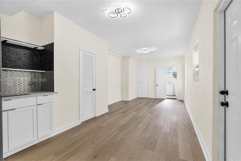 Студия в Майами, Флорида № 1989934