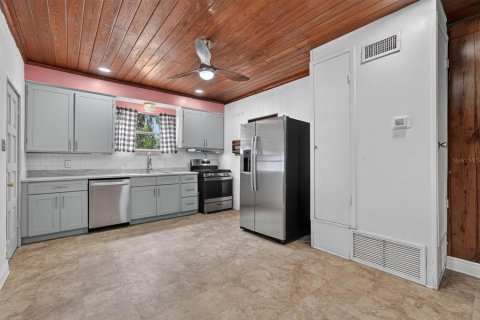 House in San Mateo, Florida 3 bedrooms, 140.84 sq.m. № 2149548 - photo 13