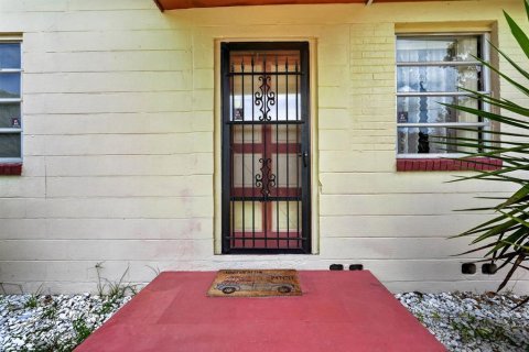 House in San Mateo, Florida 3 bedrooms, 140.84 sq.m. № 2149548 - photo 7