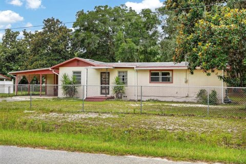 House in San Mateo, Florida 3 bedrooms, 140.84 sq.m. № 2149548