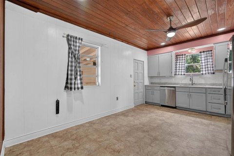 House in San Mateo, Florida 3 bedrooms, 140.84 sq.m. № 2149548 - photo 12