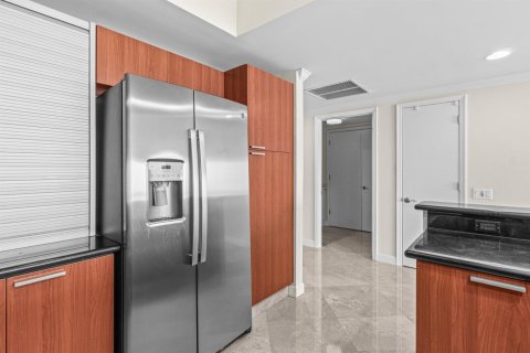 Condo in Riviera Beach, Florida, 3 bedrooms № 2260351 - photo 8