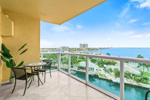 Condo in Riviera Beach, Florida, 3 bedrooms № 2260351 - photo 2