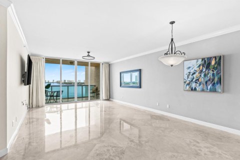 Condo in Riviera Beach, Florida, 3 bedrooms № 2260351 - photo 5