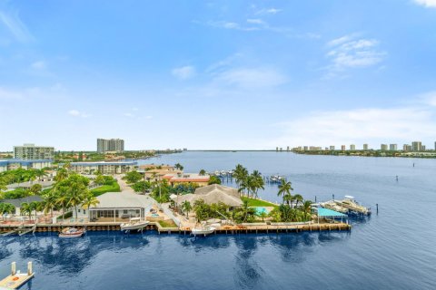 Condo in Riviera Beach, Florida, 3 bedrooms № 2260351 - photo 30