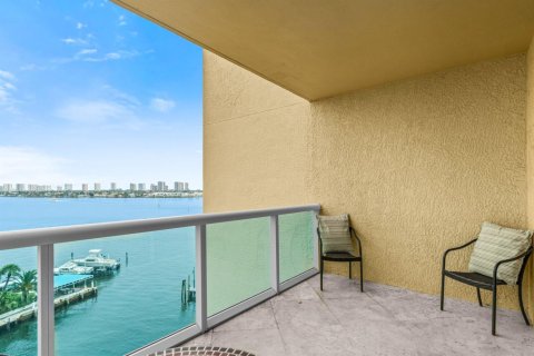 Condo in Riviera Beach, Florida, 3 bedrooms № 2260351 - photo 28
