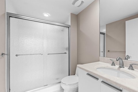 Condo in Riviera Beach, Florida, 3 bedrooms № 2260351 - photo 24