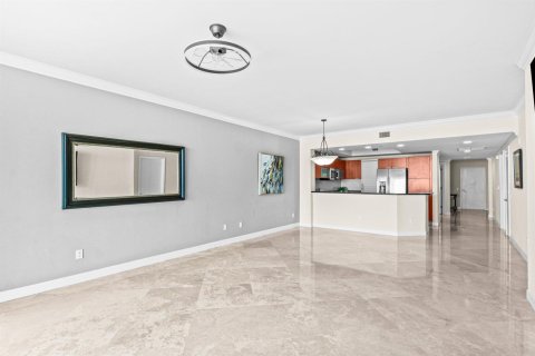 Condo in Riviera Beach, Florida, 3 bedrooms № 2260351 - photo 12