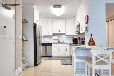 Condominio en venta en Hallandale Beach, Florida, 3 dormitorios, 165.37 m2 № 1806172 - foto 10