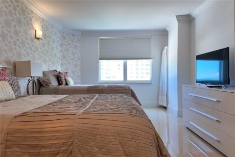 Condominio en venta en Hallandale Beach, Florida, 3 dormitorios, 165.37 m2 № 1806172 - foto 26