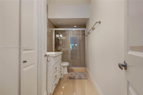 Condominio en venta en Hallandale Beach, Florida, 3 dormitorios, 165.37 m2 № 1806172 - foto 27
