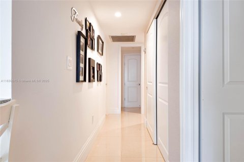 Condominio en venta en Hallandale Beach, Florida, 3 dormitorios, 165.37 m2 № 1806172 - foto 14