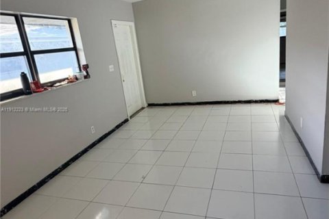 Casa en alquiler en Margate, Florida, 2 dormitorios, 346.53 m2 № 1968248 - foto 14