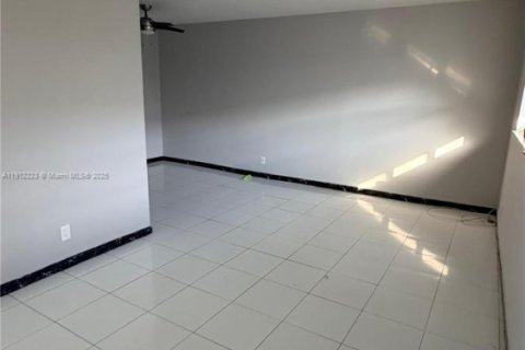 Casa en alquiler en Margate, Florida, 2 dormitorios, 346.53 m2 № 1968248 - foto 15