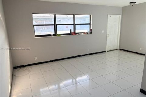 Casa en alquiler en Margate, Florida, 2 dormitorios, 346.53 m2 № 1968248 - foto 13