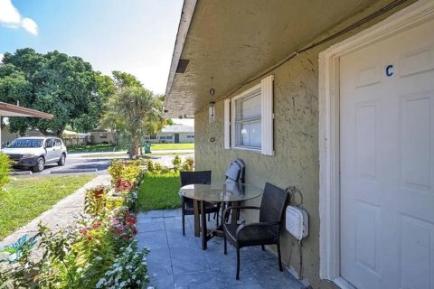 Casa en alquiler en Margate, Florida, 2 dormitorios, 346.53 m2 № 1968248 - foto 1