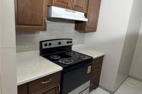 Casa en alquiler en Margate, Florida, 2 dormitorios, 346.53 m2 № 1968248 - foto 7