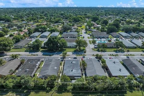 Casa en alquiler en Margate, Florida, 2 dormitorios, 346.53 m2 № 1968248 - foto 5
