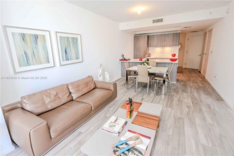 Condominio en venta en Miami, Florida, 1 dormitorio, 78.87 m2 № 1940208 - foto 7