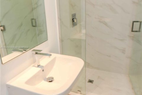 Condominio en venta en Miami, Florida, 1 dormitorio, 78.87 m2 № 1940208 - foto 14