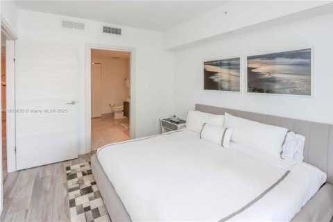 Condominio en venta en Miami, Florida, 1 dormitorio, 78.87 m2 № 1940208 - foto 17